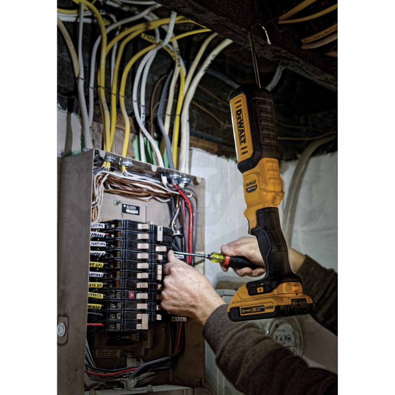 Szerelőlámpa, akkus, csuklós fej - akku nélkül - 225-450 Lm DeWalt