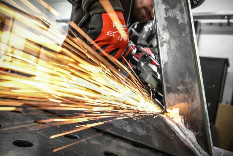 Sarokcsiszoló, akkus 18V - akku nélkül -  125 mm kofferben (FSAGF125XPDB-0X)