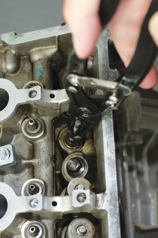 Szelepszár szimering fogó - kis fejjel - szűk helyekre - Laser