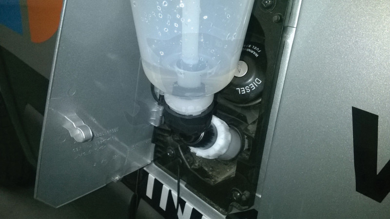 Adagoló flakon AdBlue folyadékhoz 45 fokos 1100 ml - szelepes