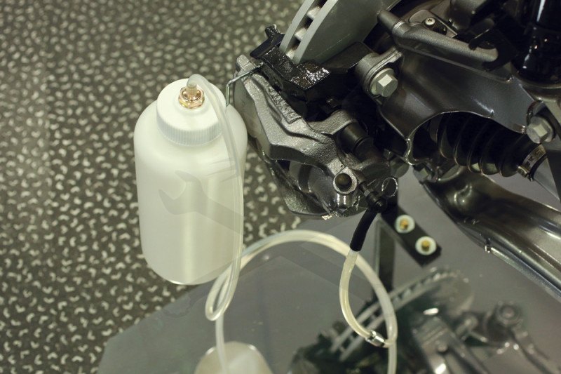 Fékfolyadékcserélő leeresztő tartály 1.5 literes - Laser