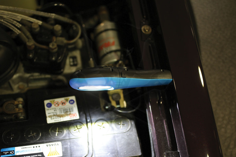 Szerelőlámpa LED 01 COB ledes - akkus, profi 2W 220 Lumen + USB