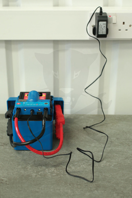 Akkumulátor bikázó-indító (starter) 12 V  -1200A -14Ah -Laser Tools