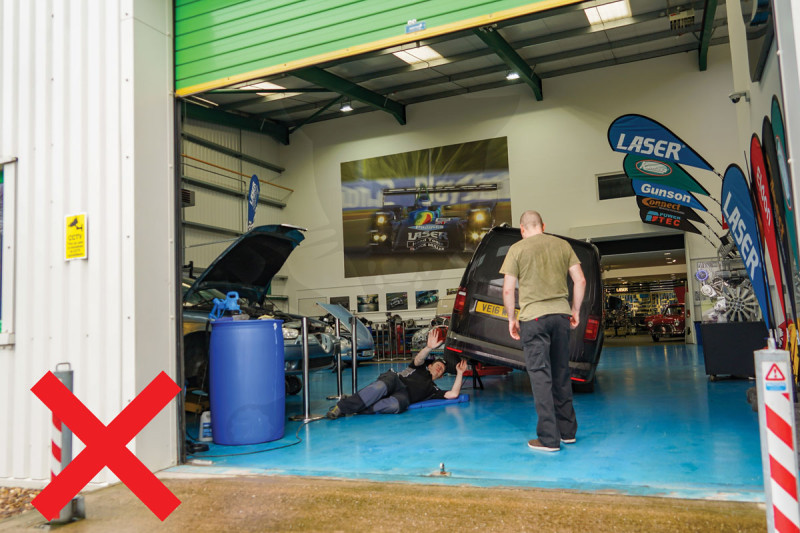 Kordon - műanyag összecsukható biztonsági akadály - Hybrid