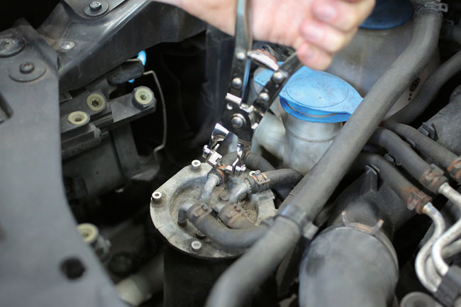 Fogó üzemanyagcső bontó - VAG