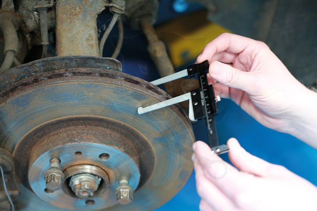 Féktárcsa vastagágmérő és Gumiabroncs mélységmérő 2:1-ben - Laser