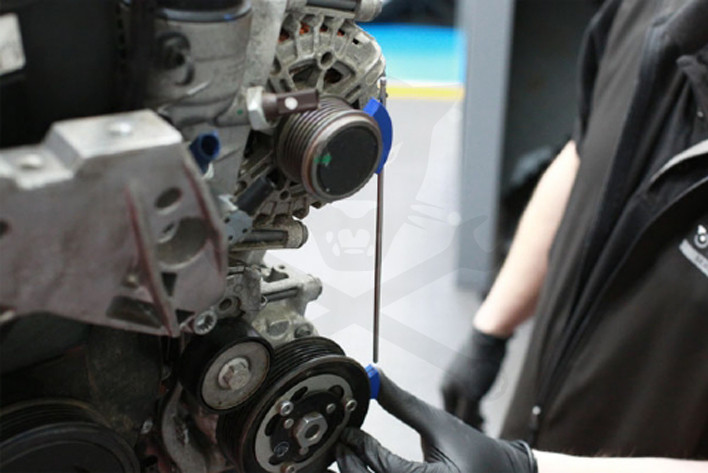 Ékszíjtárcsa ellenőrző-beállító szerszám hosszbordás szíjakhoz