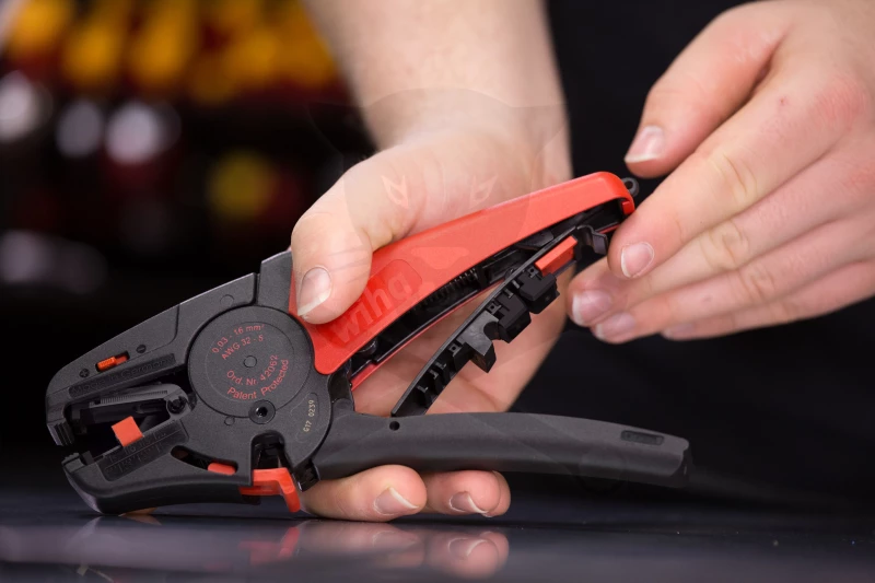 Fogó blankoló automata 0.03 - 16.0 mm2  200 mm AWG 32-5