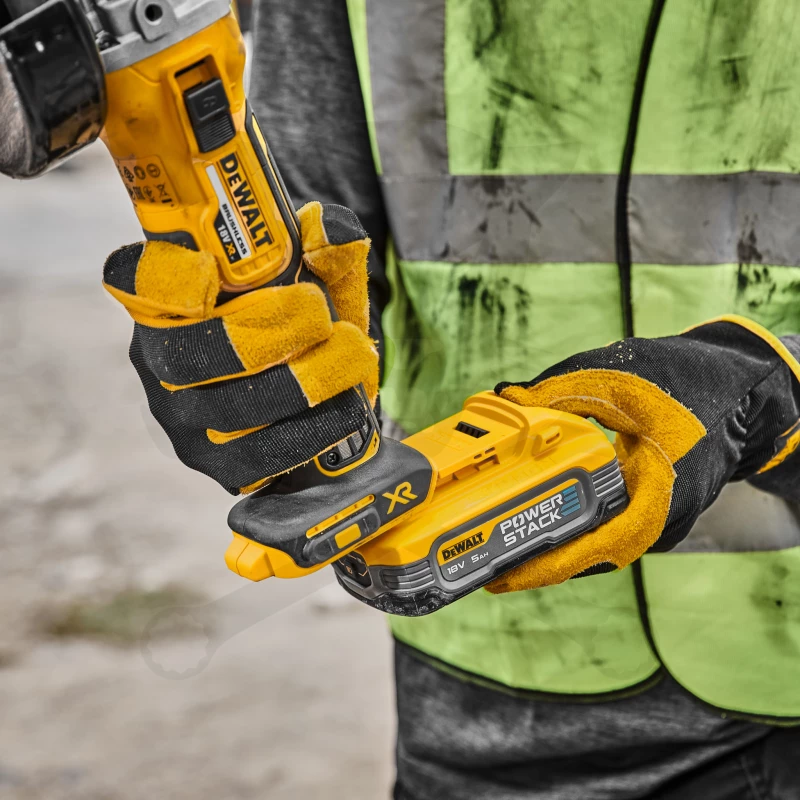 Sarokcsiszoló, akkus 18V 125 mm laposfejű 2 db 5.0 Ah -POWERSTACK-