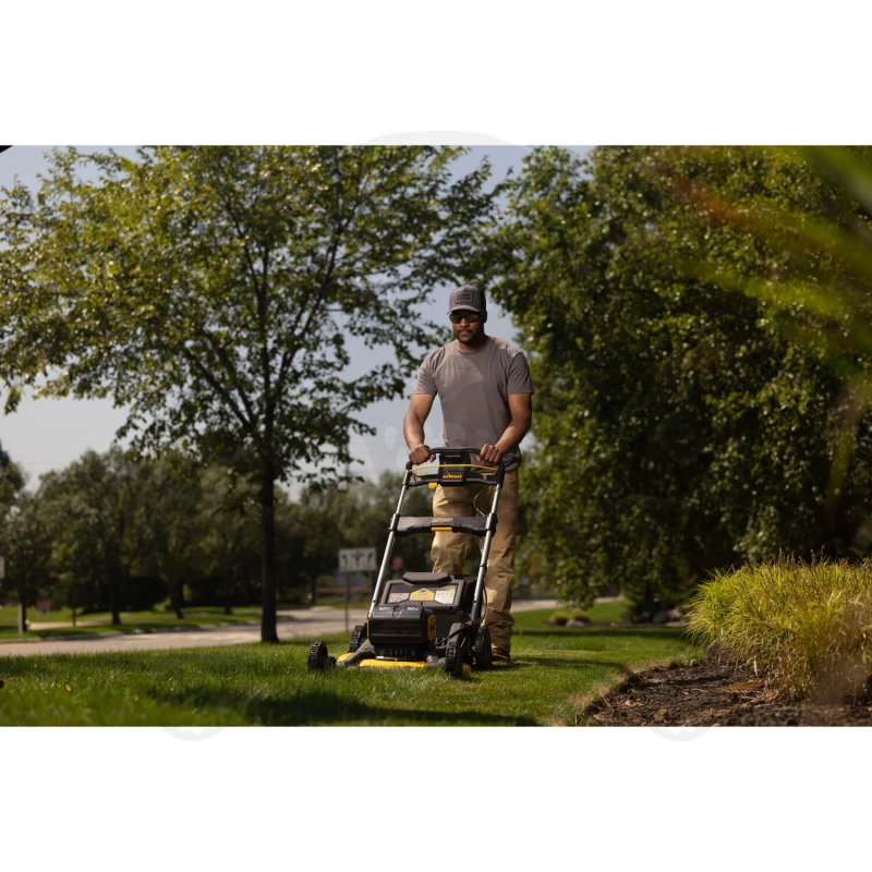 Fűnyíró, akkus 36V=2x18V - 53 cm önjáró  - akku nélkül - DeWalt