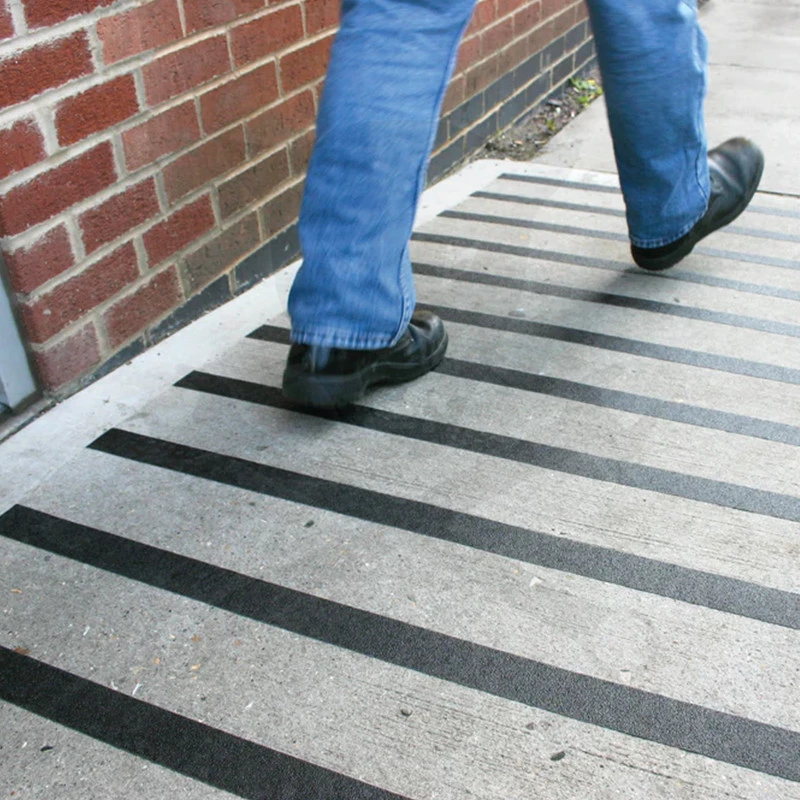 Csúszásgátló szalag fekete 50 mm x 5 m öntapadós - Berger