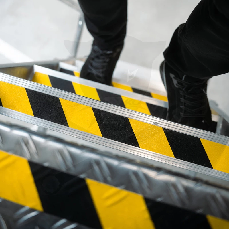 Csúszásgátló szalag sárga-fekete 50 mm x 5 m öntapadós - Berger