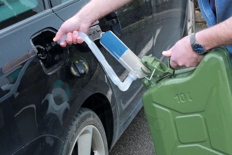 Üzemanyagszivattyú univerzális - 2x AA (LR6) elem - Laser