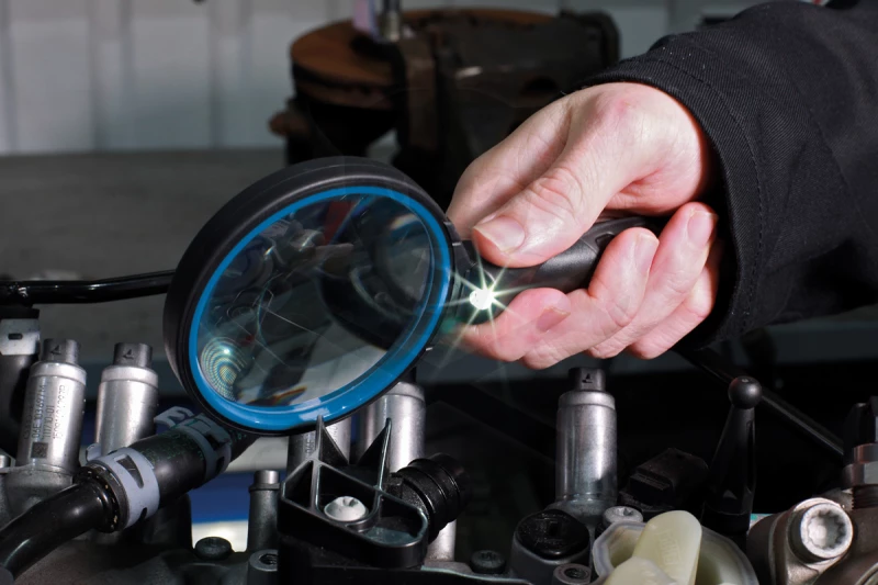 Nagyító 3x - LED világítással D73 mm - 195 mm 3xLR44 elem - Laser