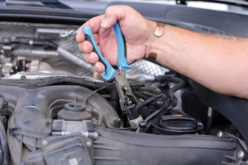 Fogó, elektromos csatlakozókhoz, hajlított kampókkal -