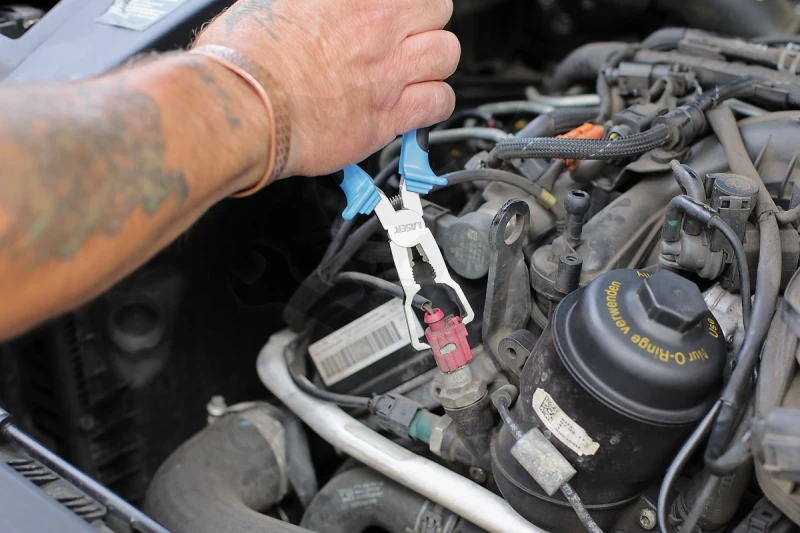 Fogó, elektromos csatlakozókhoz, hajlított kampókkal -