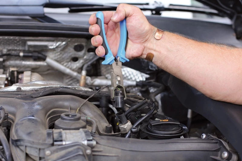 Fogó, elektromos csatlakozókhoz, hajlított kampókkal -