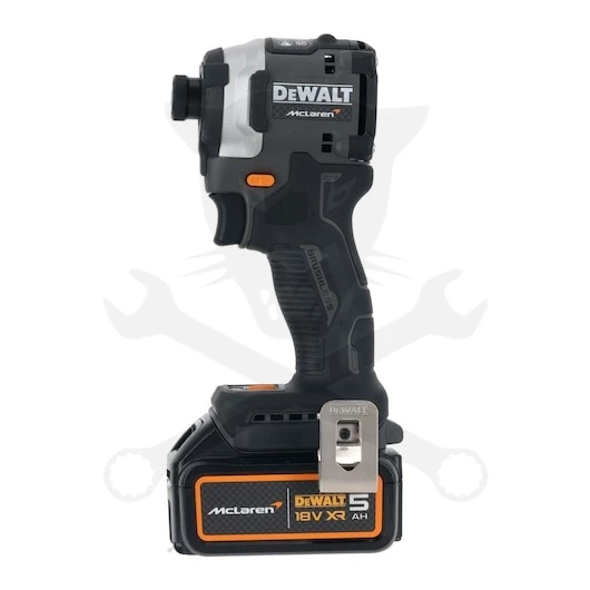 Ütvecsavarozó, akkus 18V  206 Nm 1/4" bit 2db 5Ah McLaren -DeWalt