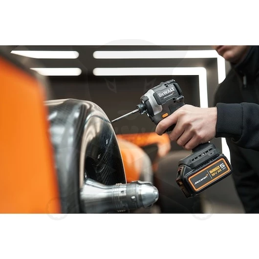 Fúró-csavarozó és ütvecsavar szett, akkus 18V 2x5.0Ah McLaren