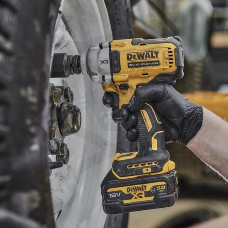 Ütvecsavarozó, akkus 18V  812 Nm 1/2" - akku nélkül - DeWalt