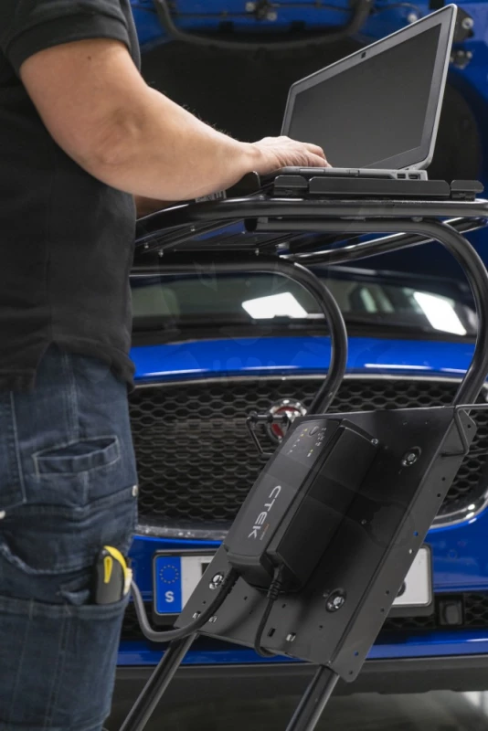 Akkumulátor töltő 12V - 25A CTEK PRO 25S EU