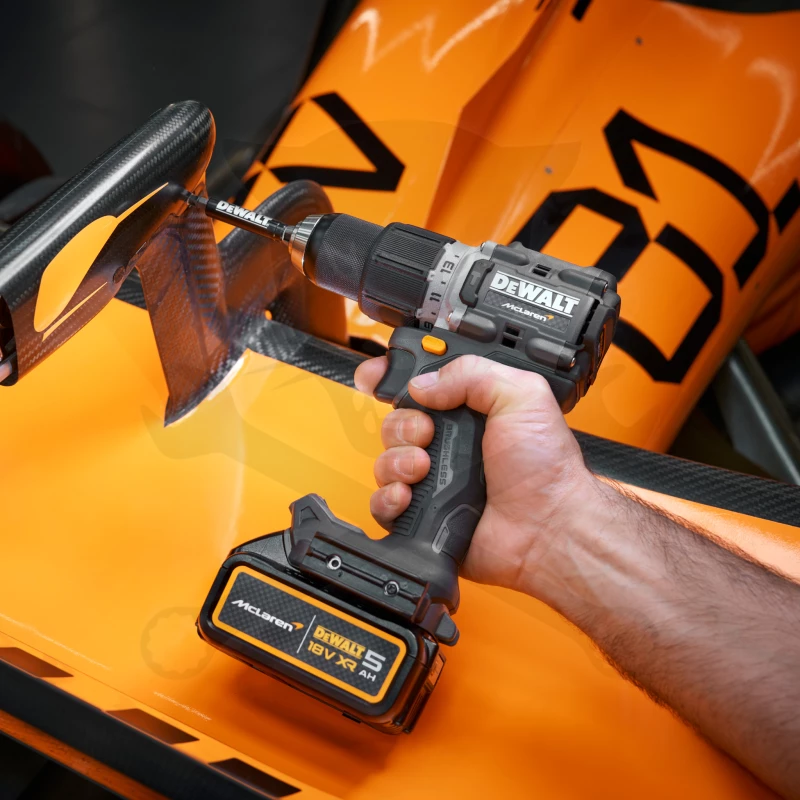 Ütvefúró-csavarbehajtó, akkus 18V   90 Nm 2x5.0Ah McLaren-DeWalt