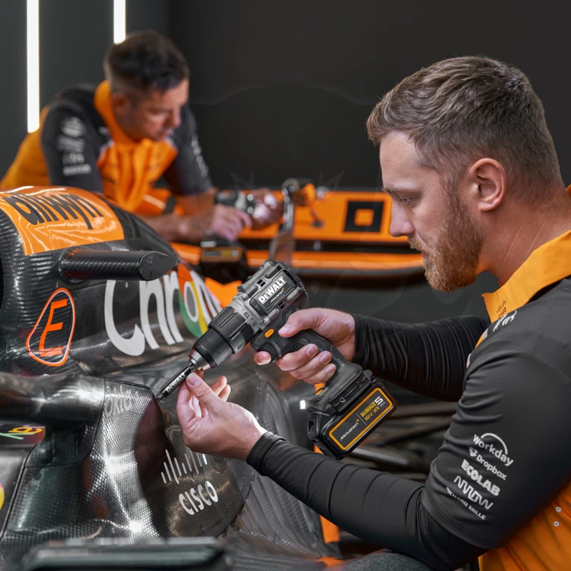 Ütvefúró-csavarbehajtó, akkus 18V   90 Nm 2x5.0Ah McLaren-DeWalt