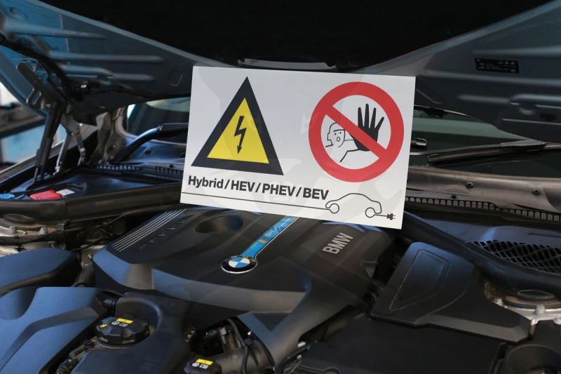 Tábla, álló Vigyázat nagyfeszültség/Illetéktelen - Laser