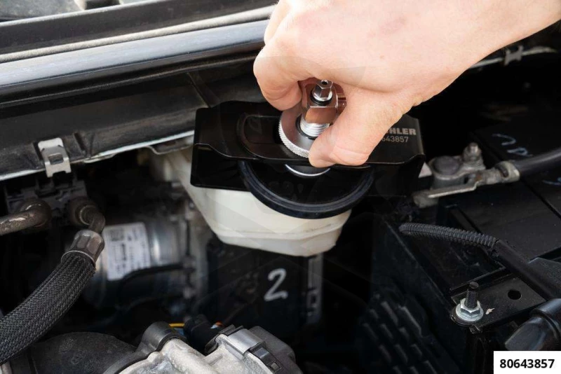 Féklégtelenítő adapter UNIVERZÁLIS - fékolaj tartályhoz - PICHLER