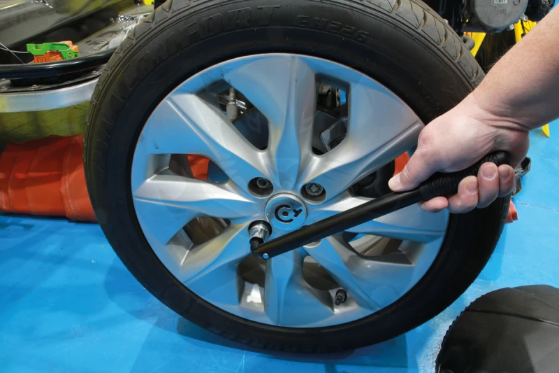 Nyomatékkulcs 120 Nm előre fixen beállított + 17/19mm dugófej - Laser