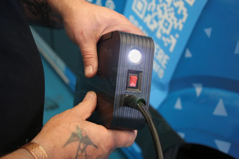 Akkumulátor bikázó-indító (starter) 12 V - 1200A + Akkus Kompresszor