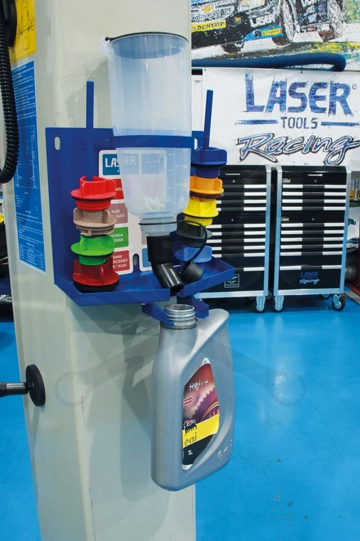 Olajbetöltő adapter készlet kézmentes tölcsérrel 9 db-os + Falitartó készlet